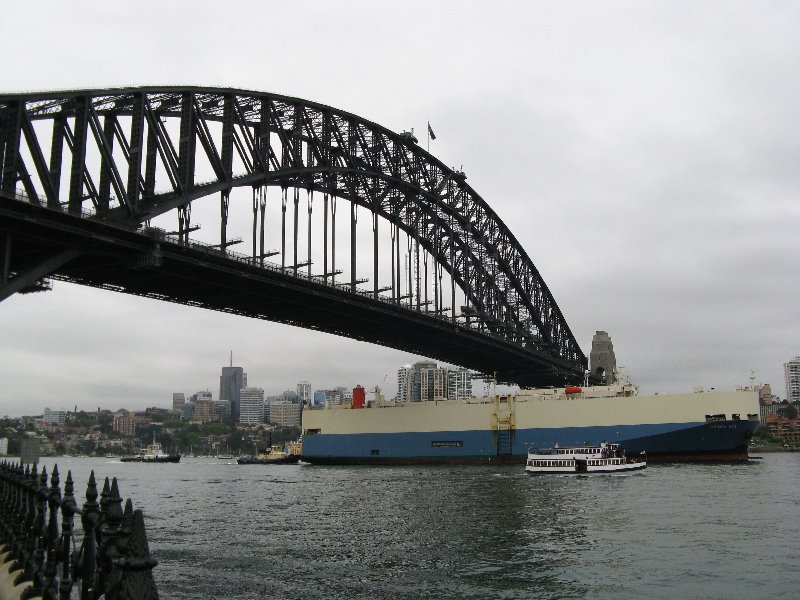 Sydney Harbour Bridge (again) (Scores a 7 on the Irwin Danger Scale)